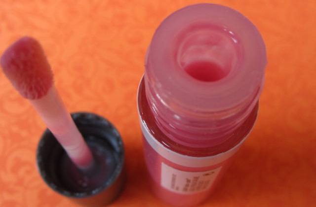 Almay ColorCare Liquid Lip Balm in Blooming