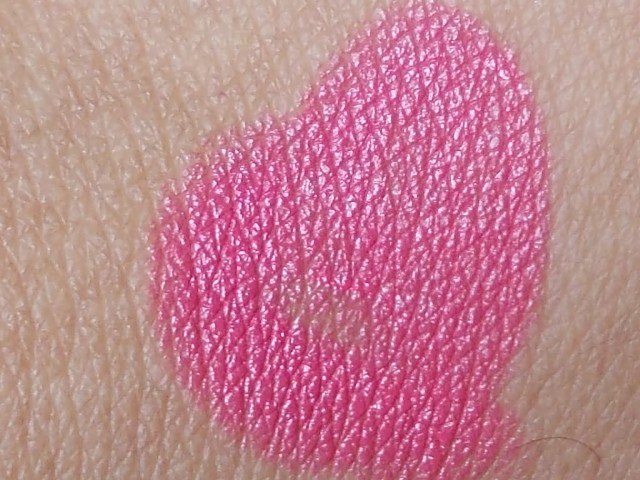 Colorbar Take me as I am Lip Color Tickle me Pink swatches (3)