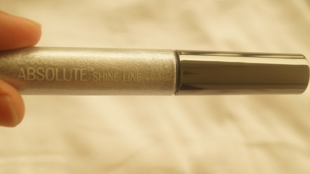 Lakme Absolute Shine Line Silver Eyeliner (2)
