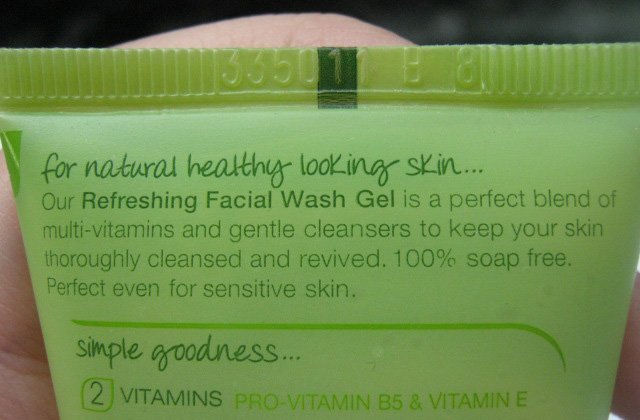 Simple Kind to Skin RefreshingFacial Wash Gel
