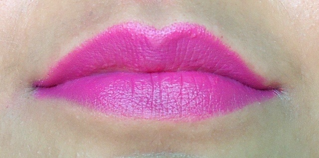 loreal_moist_matte_lipstick_glamor_fuchsia__4_
