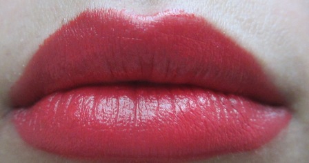 How To Mattify Glossy Lipstick