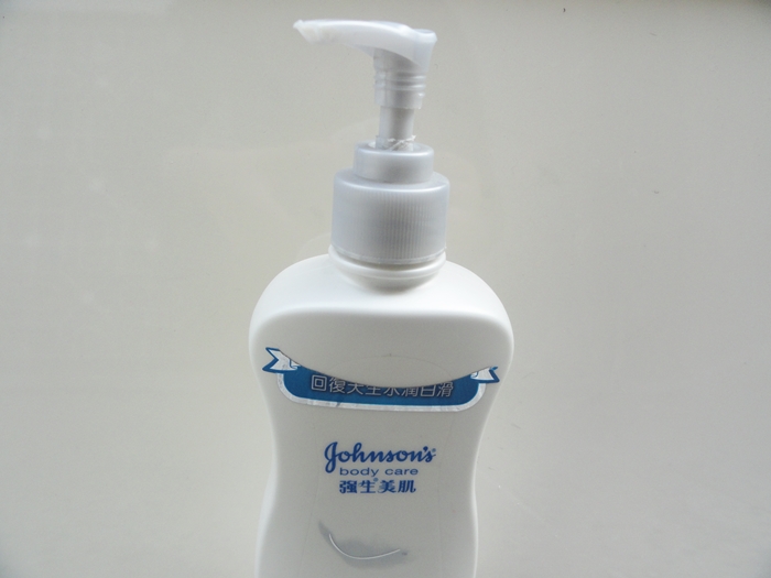 Johnson’s Body Care Naturally White Daily UV Lotion