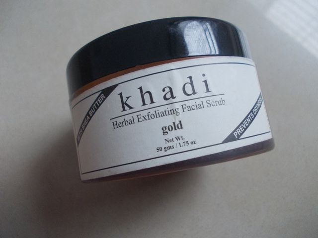 khadi herbal gold facial scrub (1)