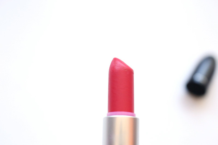 mac-lipstick-relentlessly-red-review-2