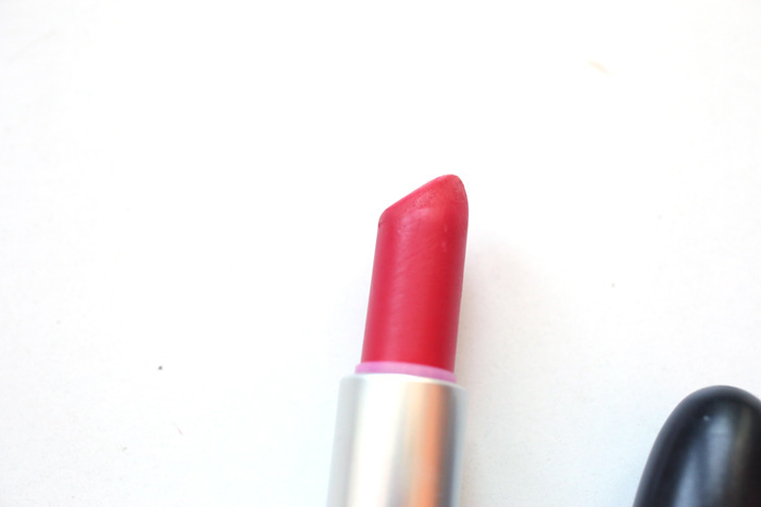 mac lipstick relentlessly red review, swatch