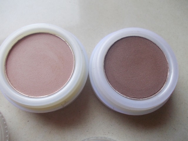 Boots_Natural_Collection_Solo_Eyeshadow_-_Crushed_Walnut_and_Milk_Chocolate__4_