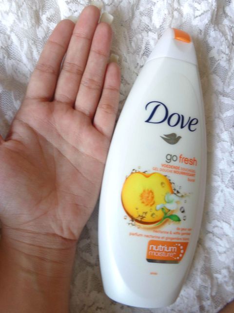 Dove Go Fresh Shower Gel in Nectarine and White Ginger 3