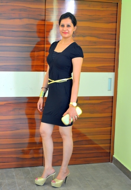 Outfit of the Day LBD and Gold accents (3)