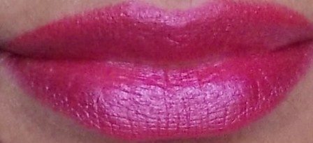 streetwear_ultra_moist_lipstick_berrylicious__2_