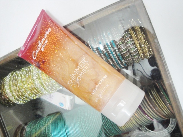 _Bath_and_Body_Works_Cashmere_Glow_Shimmer_Bomb___4_