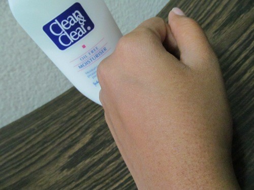 Clean and Clear Oil-Free Moisturizer 4