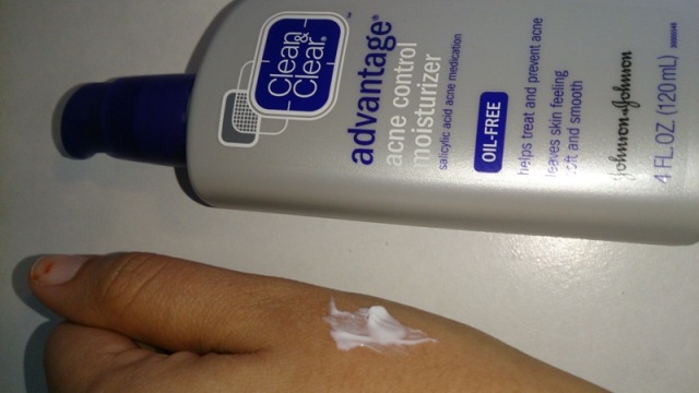 Clean and Clear Advantage Acne Control Moisturizer Review.