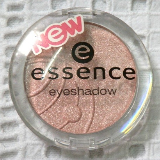 Essence+Mono+Eyeshadow+in+68+Strawberry+Ice+cream
