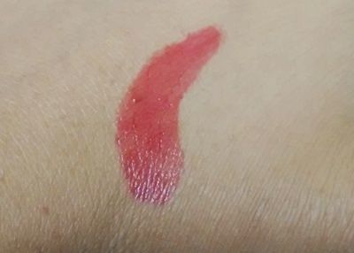 Lakme_Absolute_Gloss_Addict_Red_Delight_swatch