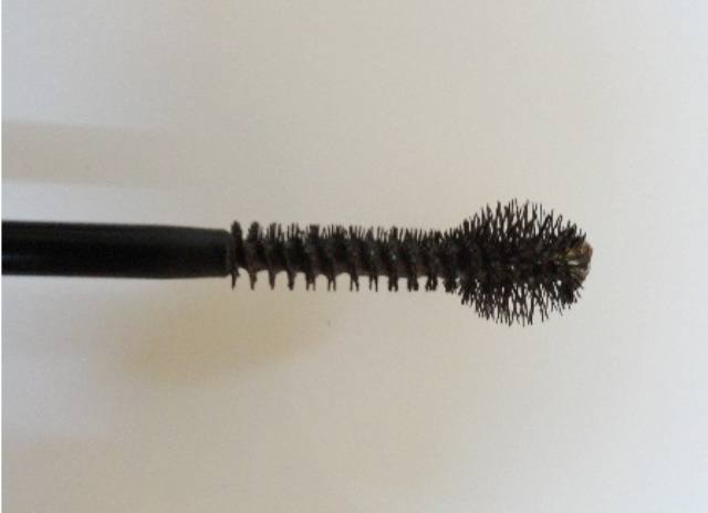 Maybelline_Brow_Drama_Sculpting_Brow_Mascara_Review__1_