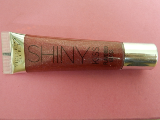 Will Victoria Secrets Shiny Kiss Flavoured Gloss  Juiced Berry Turn You Into A SuperModel 3