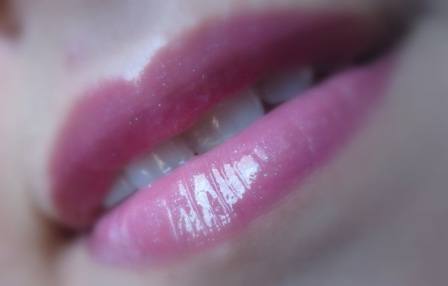 Gloss_D_Armani_Pink_Lip_Gloss_Review__Swatches__4_