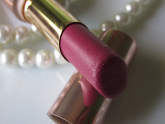 Lakme 9 to 5 Crease-Less Rose Alert Creme Lipstick
