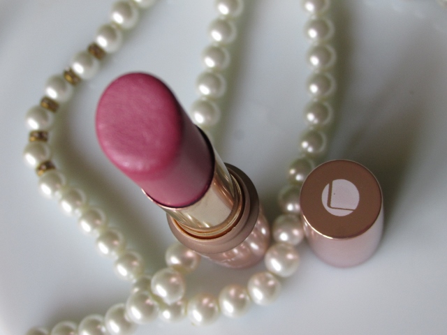 Lakme 9 to 5 Crease-Less Rose Alert Creme Lipstick