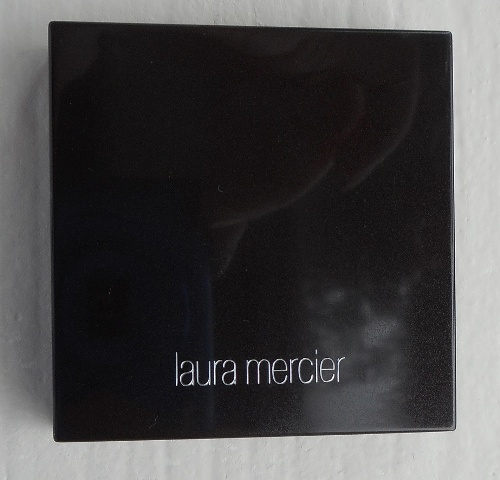 Laura Mercier Matte Radiance Baked Powder Compact For A Radiant No Makeup Look 1