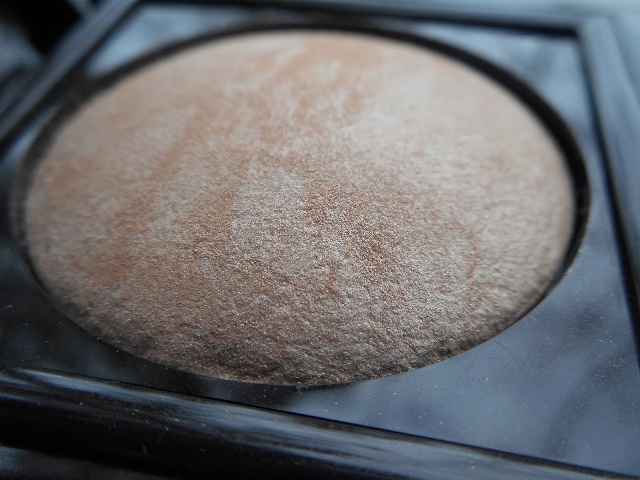Laura Mercier Matte Radiance Baked Powder Compact For A Radiant No Makeup Look 5
