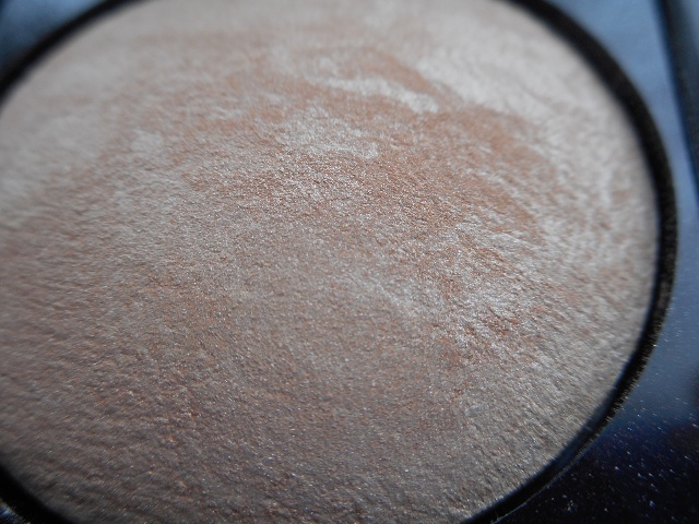 Laura Mercier Matte Radiance Baked Powder Compact For A Radiant No Makeup Look 6