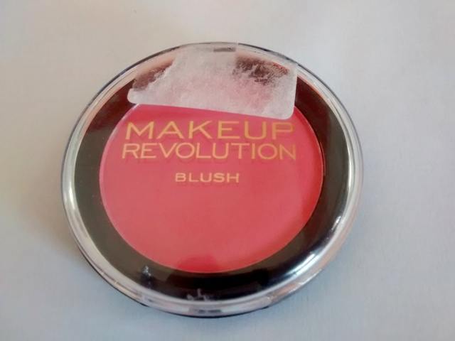 Makeup Revolution London Powder Blush Hot  (4)