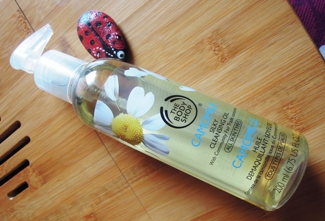 The_Body_Shop_Camomile_Silky_Cleansing_Oil___1_