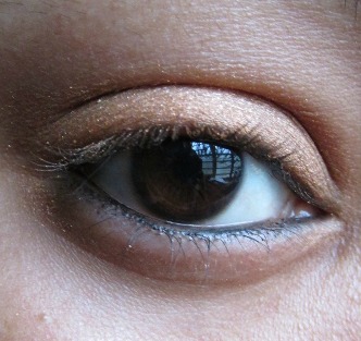 Try Essence Mono Eyeshadow in Copper Island For A Warm Golden Eyed Look 7
