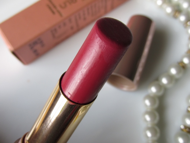 Try Lakme 9 to 5 Crease Less Crème Lipstick in Wine Order For A Pretty Pink Pout 4