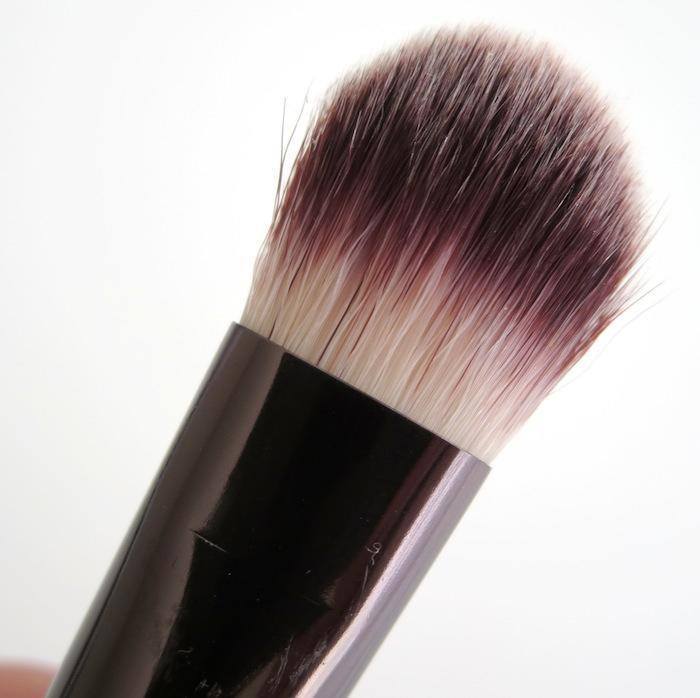 Hourglass all over shadow brush review, swatch