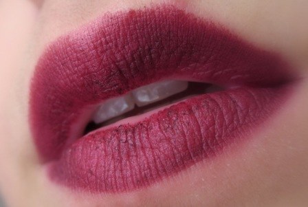 Kat Von D Vampira Studded Kiss Lipstick swatches (1)