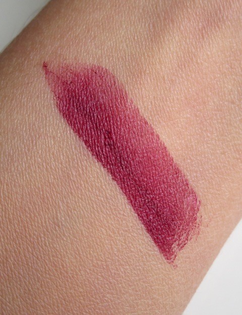 Kat Von D Vampira Studded Kiss Lipstick swatches (2)