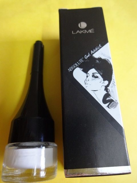 Lakme-Absolute-Gel-Addict-Liner-White-Delight-1