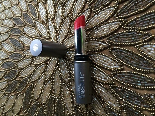Lakme-Lip-Color-Red-Muse-3