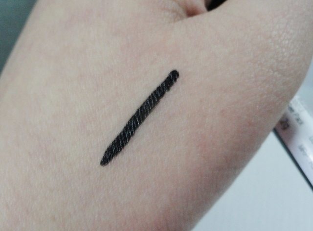 Maybelline The Colossal Liner in Black  (2)