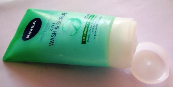 Nivea Daily Essentials 2 In 1 Face Wash & Scrub Combination Oily Skin