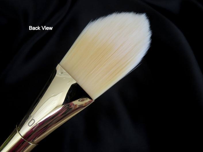 Real Techniques Bold Metals 101 Triangle Foundation Brush