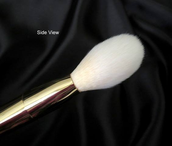 Real techniques Bold Metals Collection Brush 100 Arched Powder brush (8)