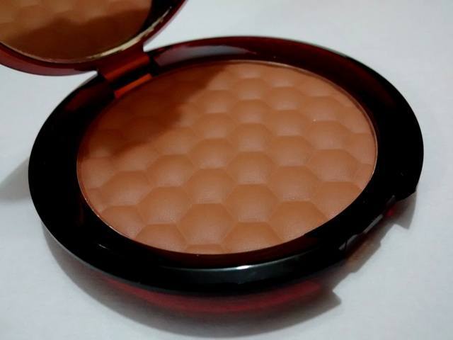 The Body Shop Deep Matte Honey Bronze Bronzing Powder (6)
