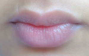 The Nature’s Co Blackcurrant Lip Pop Review3