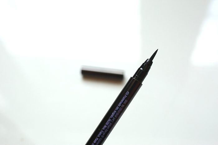 urban-decay-ink-for-eyes-precision-eye-pen 1