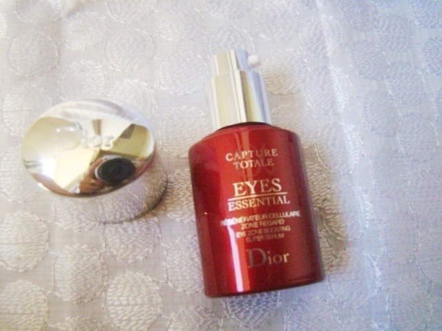 Dior Capture Totale Eyes Essential Super Serum  (2)