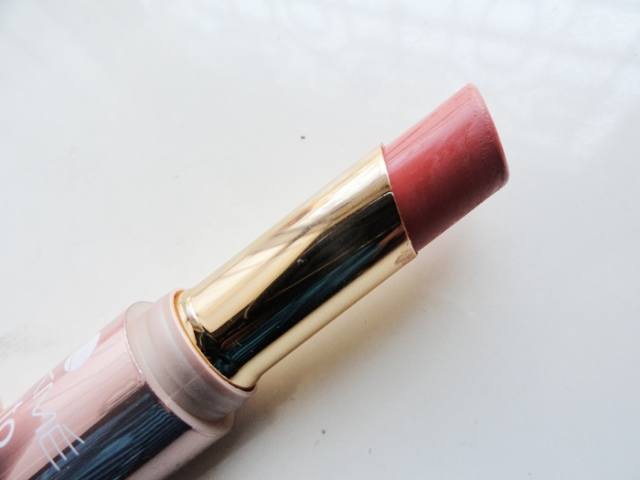 Lakme 9 to 5 crease- less lipstick in Coral Craft (7)