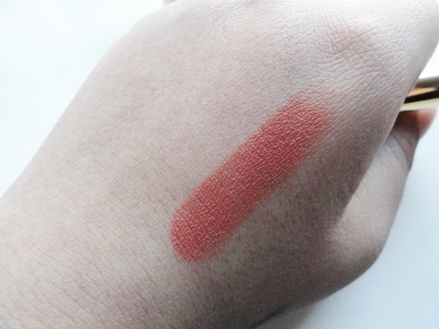 Lakme 9 to 5 crease- less lipstick in Coral Craft (8)