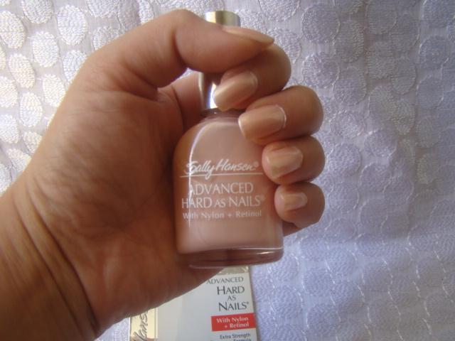 Sally Hansen Advanced Hard as Nails Color Beige Frost  (1)