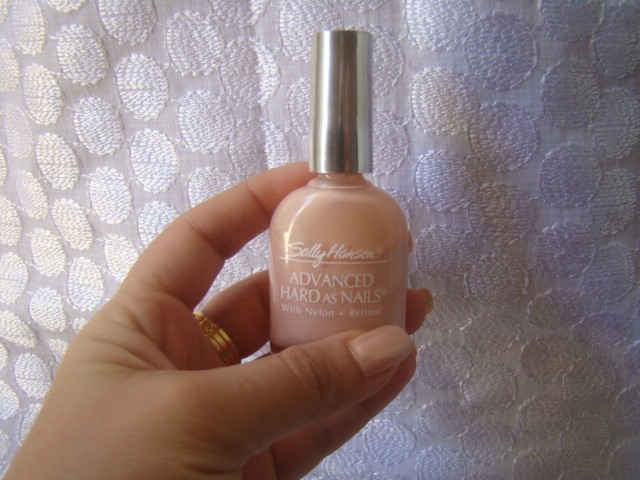 Sally Hansen Advanced Hard as Nails Color Beige Frost  (2)