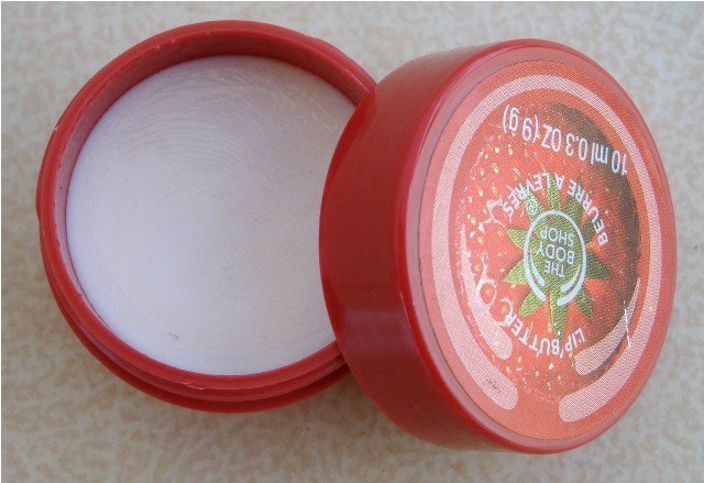 The Body Shop Strawberry Lip Butter Review (6)
