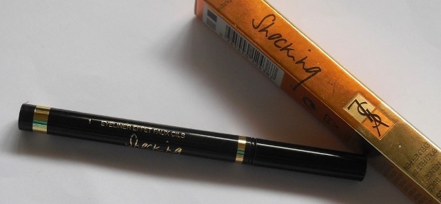 YSL Effet Faux Cils Shocking Bold Felt-Tip Eyeliner Pen Review (7)